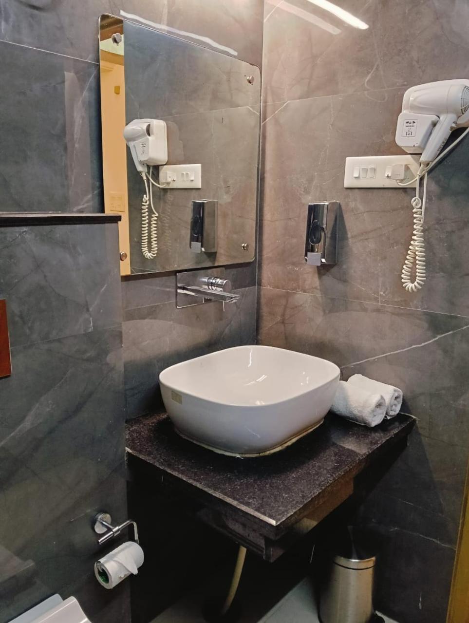 Grand Legacy Beacon, Dehradun Otel Dış mekan fotoğraf