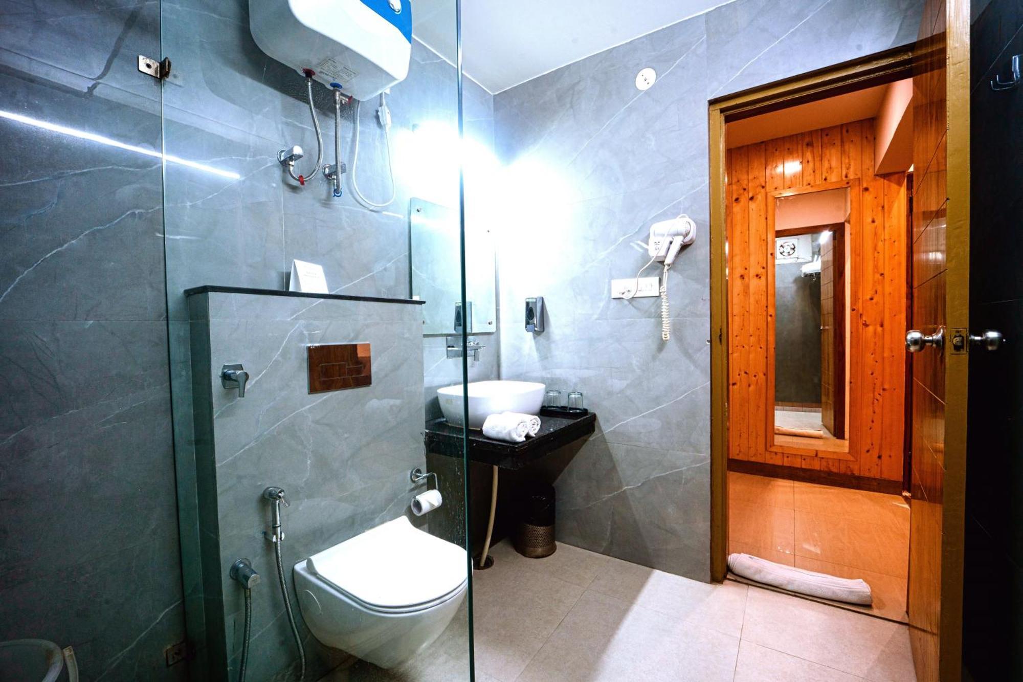 Grand Legacy Beacon, Dehradun Otel Dış mekan fotoğraf