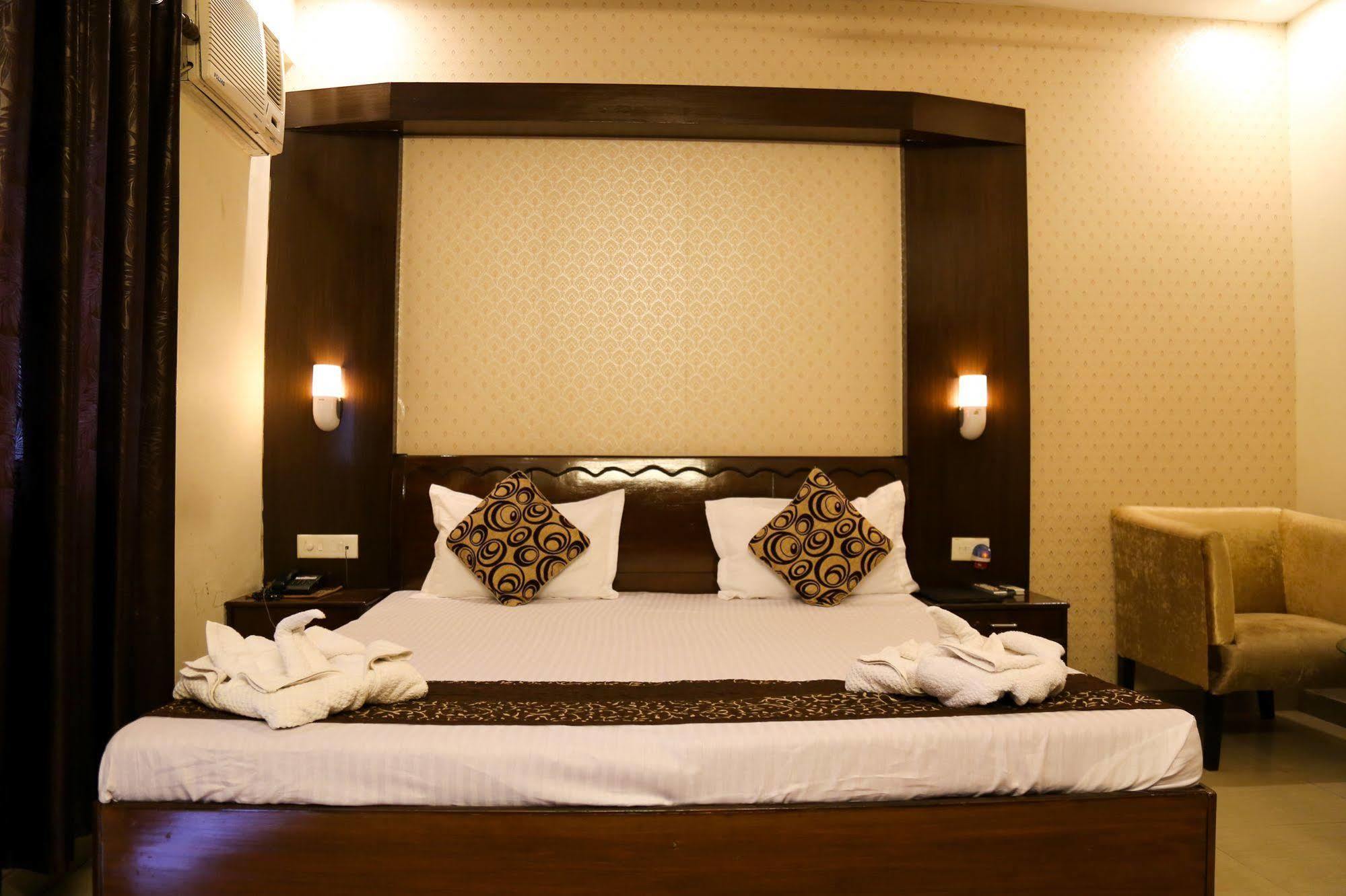 Grand Legacy Beacon, Dehradun Otel Dış mekan fotoğraf
