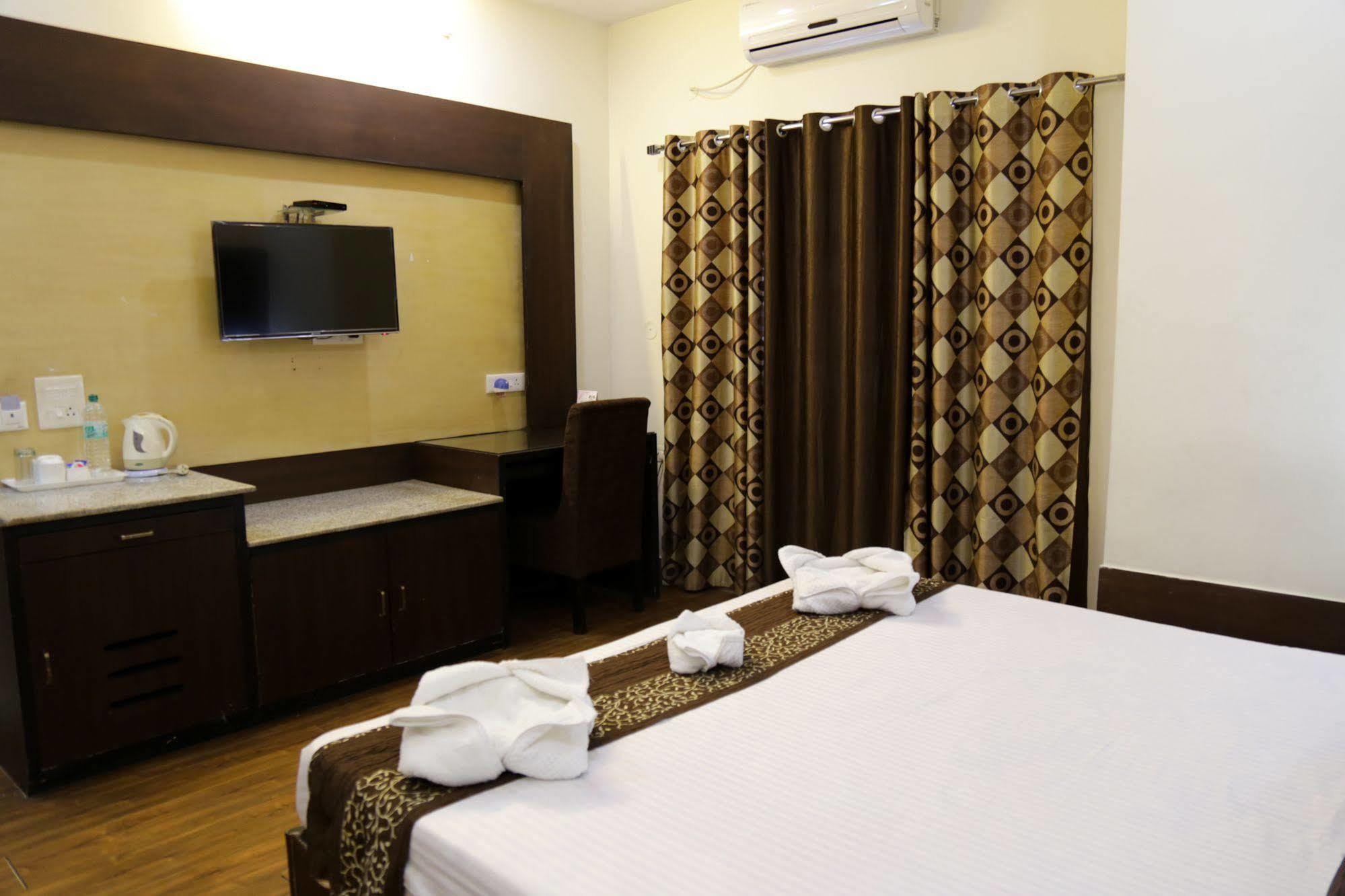 Grand Legacy Beacon, Dehradun Otel Dış mekan fotoğraf